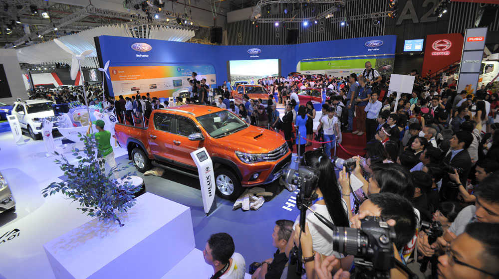 Tháng 10: Thị trường ôtô trong nước bùng nổ Toyota-vama-2015_01.jpg