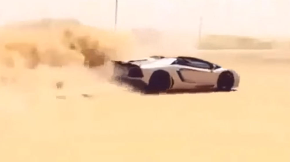Video: Drift siêu xe Lamborghini Aventador mui trần trên cát lamborghini-aventador.jpg