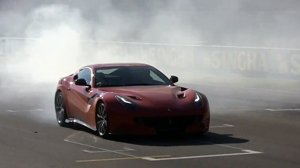 Video: 3 tay đua F1 trình diễn trên siêu xe Ferrari F12tdf Ferrari F12tdf (2).JPG