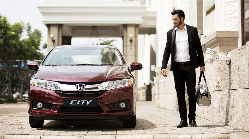 Tô Uyên Khánh Ngọc và Khánh Việt bên Honda City 2016 honda-city-2015-26.jpg