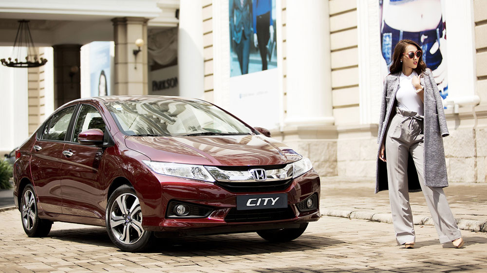 Tô Uyên Khánh Ngọc và Khánh Việt bên Honda City 2016 honda-city-2015-31.jpg