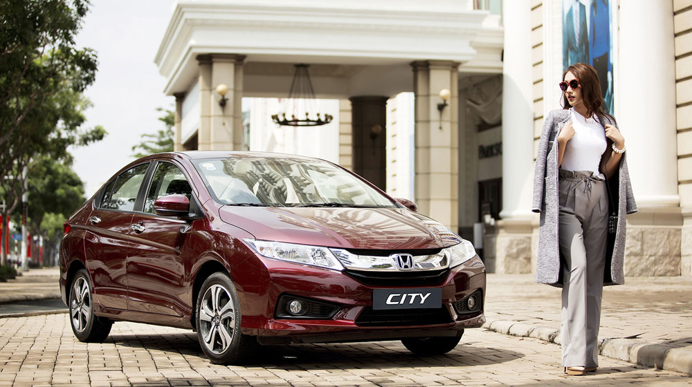 Tô Uyên Khánh Ngọc và Khánh Việt bên Honda City 2016 honda-city-2015-33.jpg