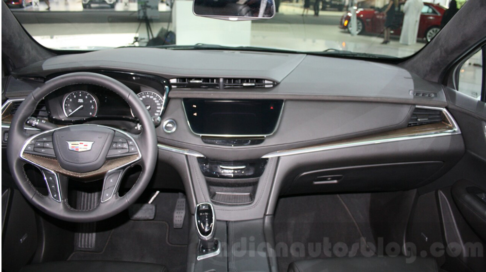 Ngắm Cadillac XT5 “bằng xương, bằng thịt” tại Dubai Auto Show 2015 cadillac XT5 (5).jpg