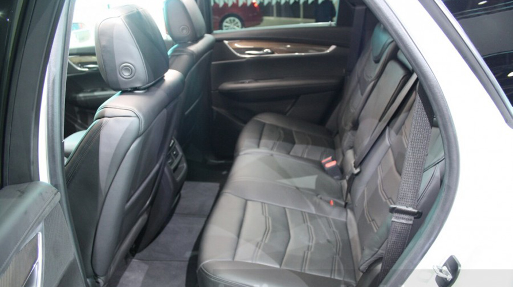 Ngắm Cadillac XT5 “bằng xương, bằng thịt” tại Dubai Auto Show 2015 cadillac XT5 (9).jpg