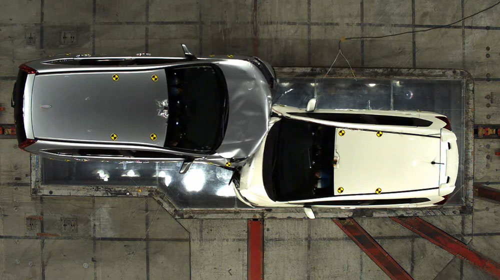 Tận mắt xem màn thử nghiệm va chạm giữa Honda CR-V và Jazz cr-v-vs-jazz-test.jpg