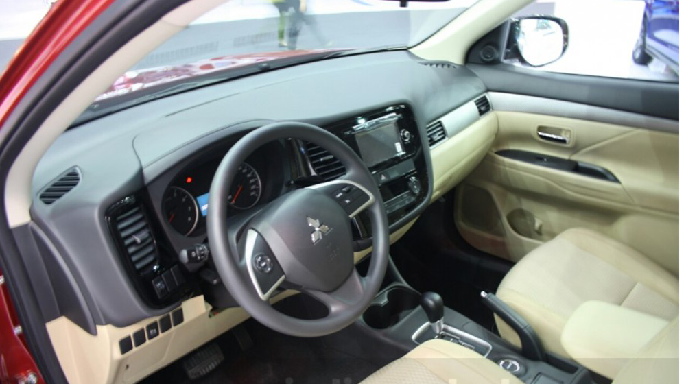Mitsubishi Outlander 2016 ra mắt Triển lãm Ôtô Dubai outlander 2016 (6).jpg