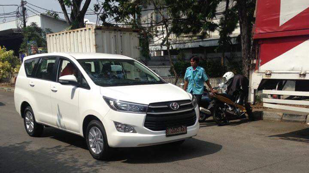 Ảnh nóng Toyota Innova 2016 “bằng xương bằng thịt” trên phố Toyota Innova 2016 (1).JPG