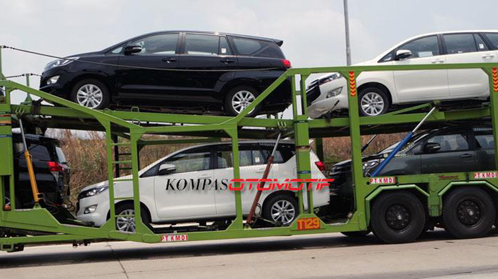 Ảnh nóng Toyota Innova 2016 “bằng xương bằng thịt” trên phố Toyota Innova 2016 (4).jpg