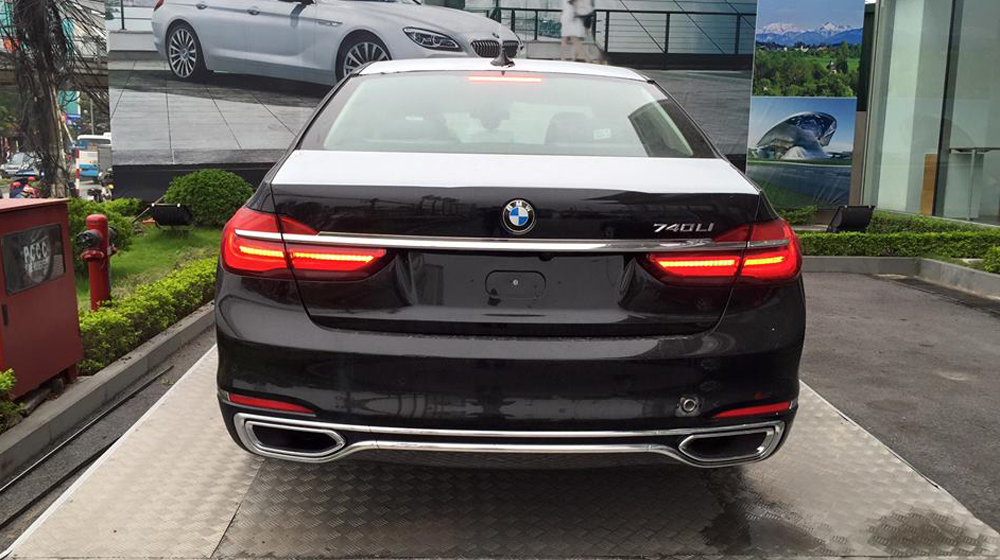 Cận cảnh BMW 7-series 2016 đầu tiên về Việt Nam BMW 7-series 2016 (9).jpg
