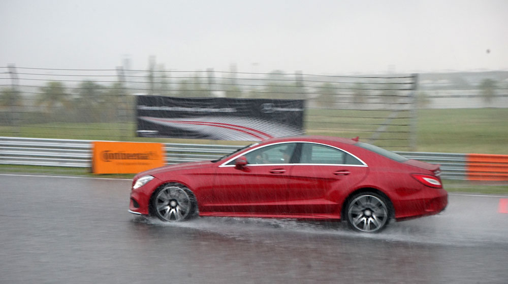 “Tận tay” cầm lái xe “Mẹc” trên đường đua F1 DSC06042.jpg