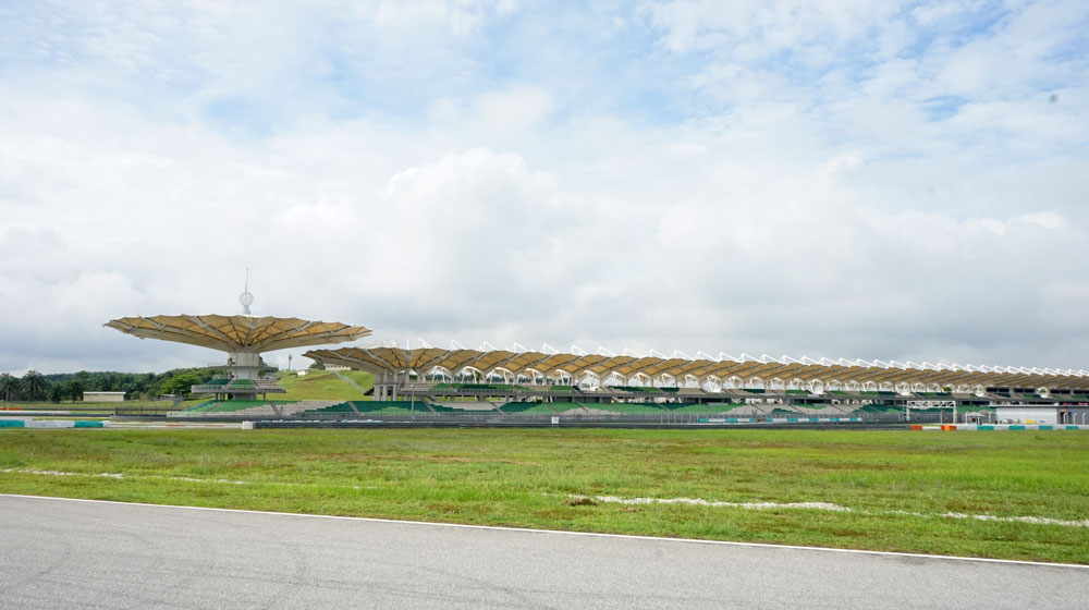 “Tận tay” cầm lái xe “Mẹc” trên đường đua F1 f1-sepang.jpg