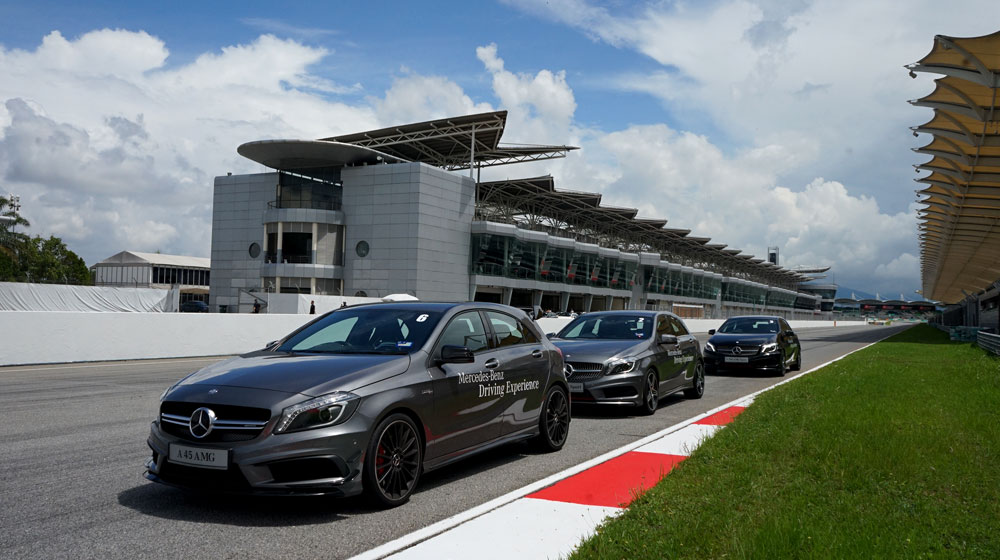“Tận tay” cầm lái xe “Mẹc” trên đường đua F1 mercedes-driving-experience-2015 (16).jpg