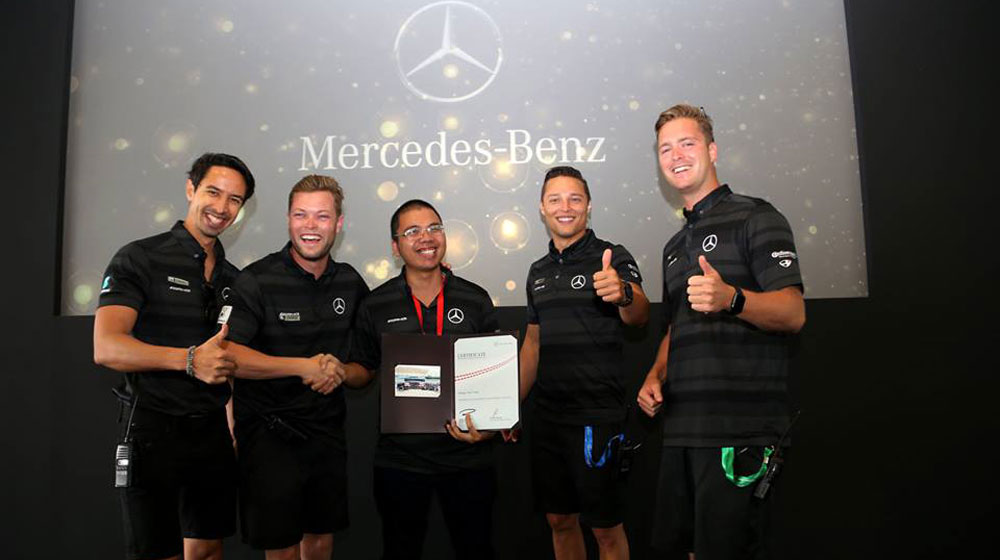 “Tận tay” cầm lái xe “Mẹc” trên đường đua F1 mercedes-driving-experience-2015 (22).jpg