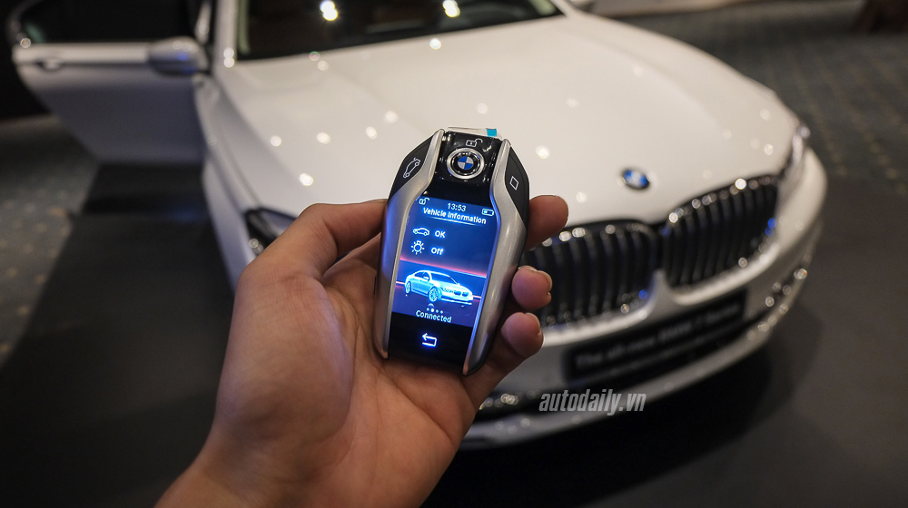 Khám phá chìa khoá BMW 7-Series 2016 tại Việt Nam BMW_Display_Key (4).jpg