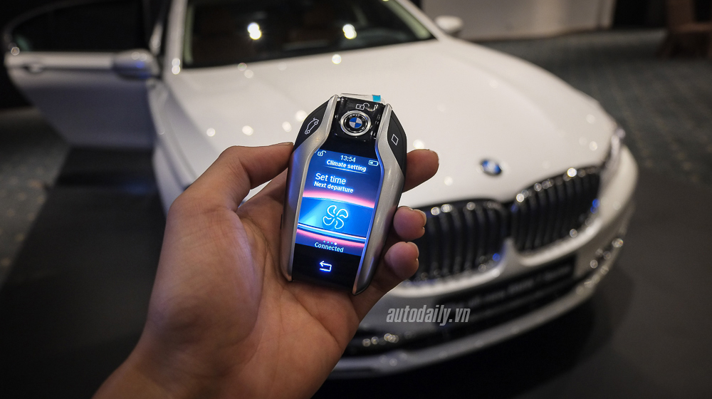 Khám phá chìa khoá BMW 7-Series 2016 tại Việt Nam BMW_Display_Key (6).jpg