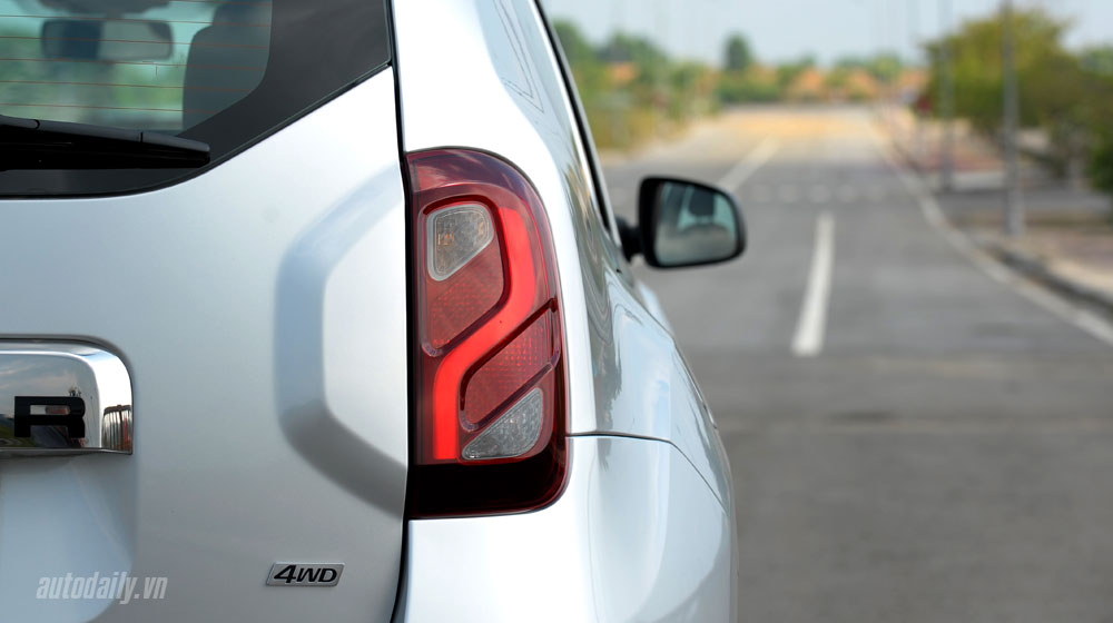 Đánh giá Renault Duster: SUV cho người thực dụng renault-duster-exterior-(10).jpg