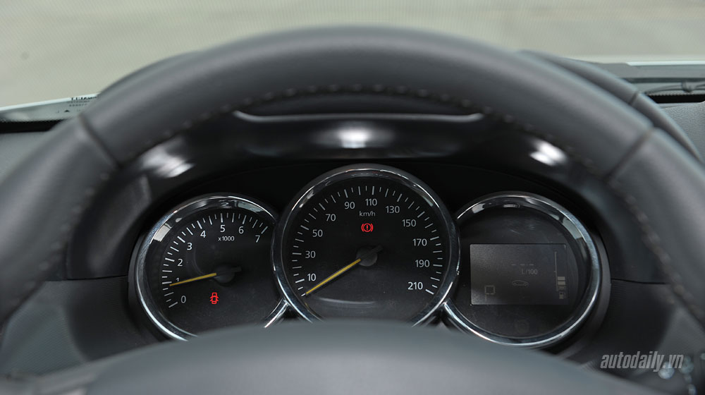 Đánh giá Renault Duster: SUV cho người thực dụng renault-duster-interior-(10).jpg