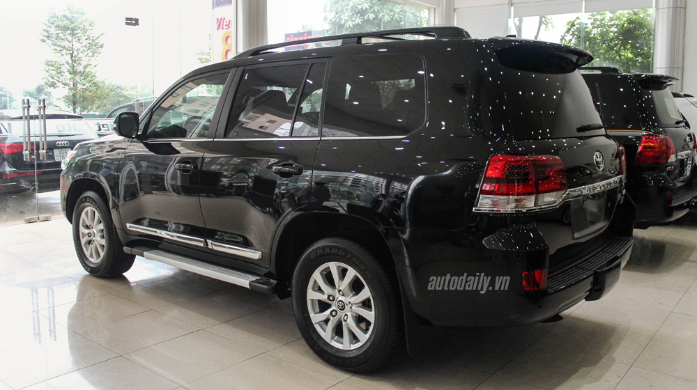 Toyota Land Cruiser 2016 về Việt Nam giá gần 5,5 tỷ đồng Toyota Land Cruiser 2016 (2).JPG