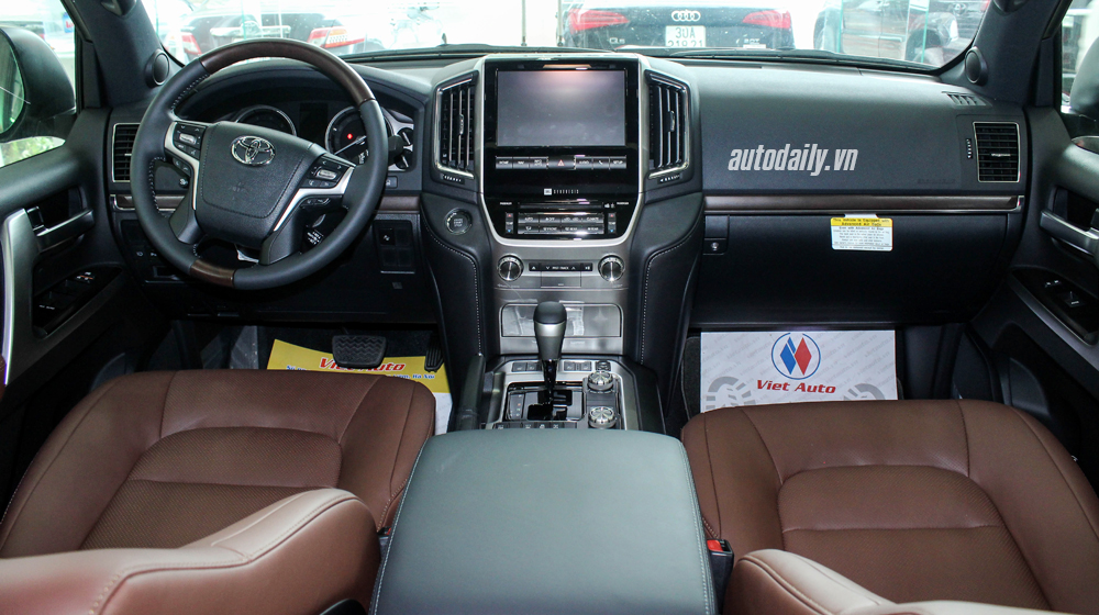 Toyota Land Cruiser 2016 về Việt Nam giá gần 5,5 tỷ đồng Toyota Land Cruiser 2016 (3).JPG