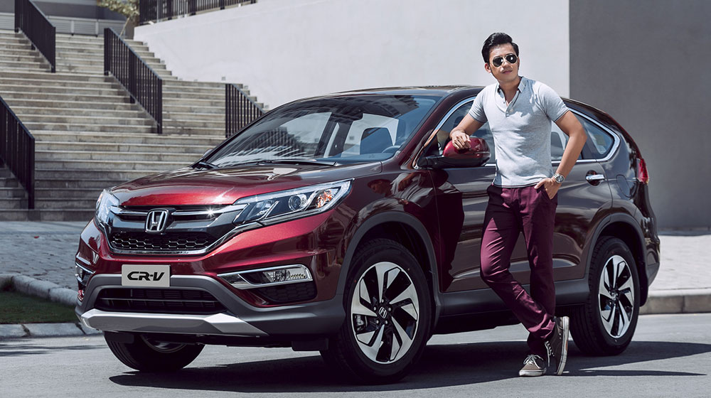 Ảnh cặp đôi người mẫu khoe dáng bên Honda CR-V honda-crv-2015-(11).jpg