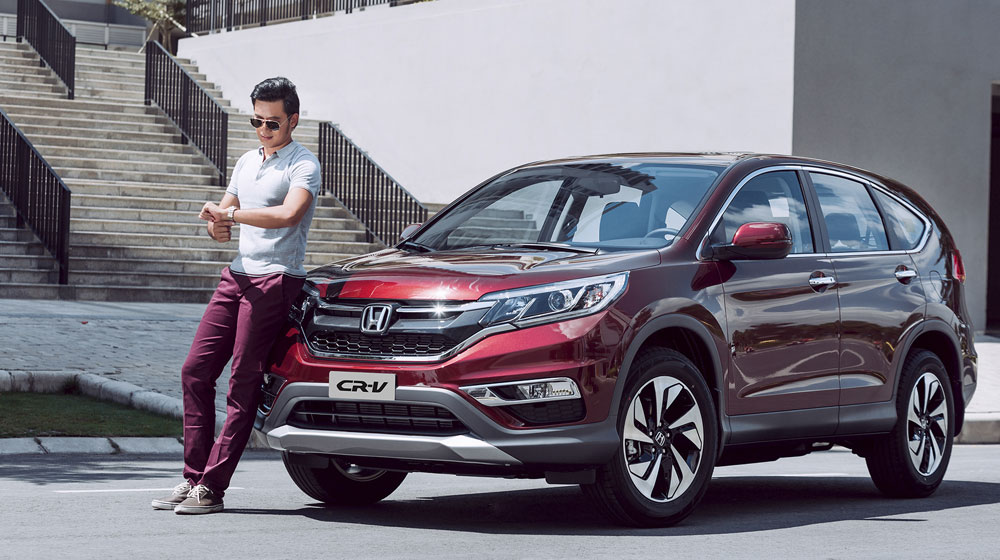 Ảnh cặp đôi người mẫu khoe dáng bên Honda CR-V honda-crv-2015-(12).jpg