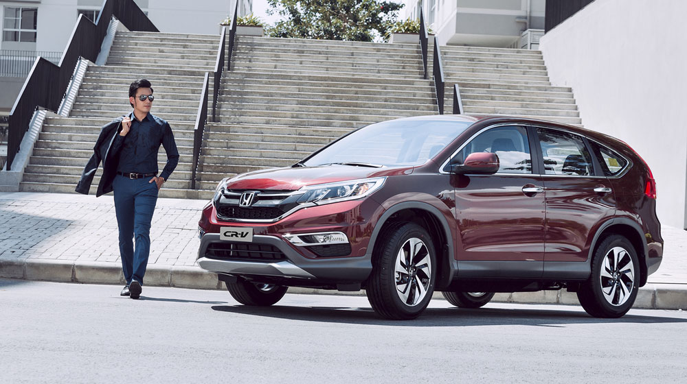 Ảnh cặp đôi người mẫu khoe dáng bên Honda CR-V honda-crv-2015-(2).jpg