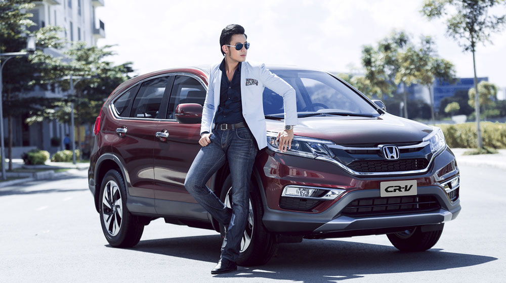 Ảnh cặp đôi người mẫu khoe dáng bên Honda CR-V honda-crv-2015-(20).jpg