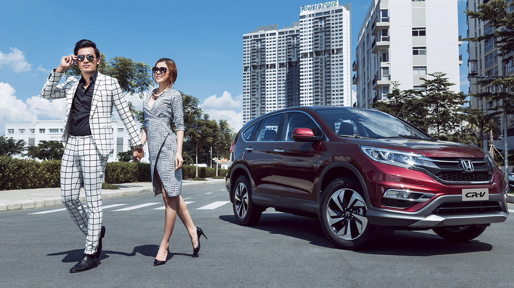 Cặp đôi người mẫu khoe dáng bên Honda CR-V honda-crv-2015-(23).jpg