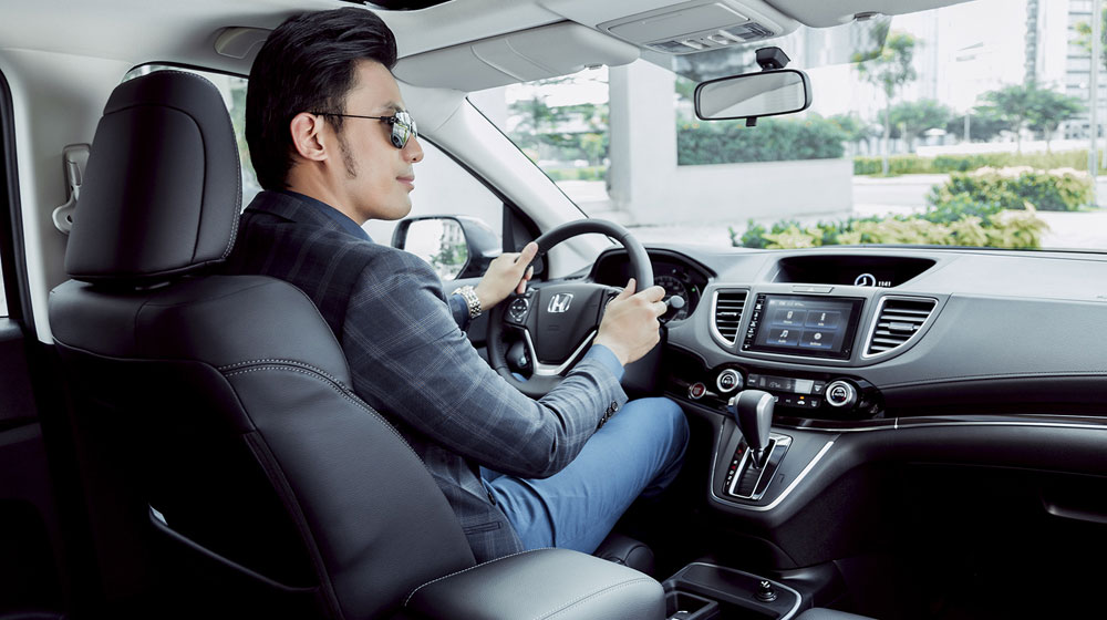 Cặp đôi người mẫu khoe dáng bên Honda CR-V honda-crv-2015-(29).jpg