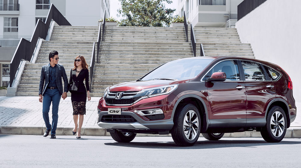Ảnh cặp đôi người mẫu khoe dáng bên Honda CR-V honda-crv-2015-(3).jpg