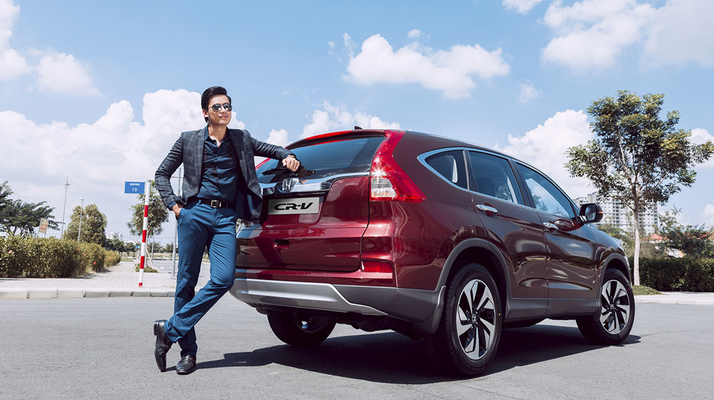 Ảnh cặp đôi người mẫu khoe dáng bên Honda CR-V honda-crv-2015-(8).jpg