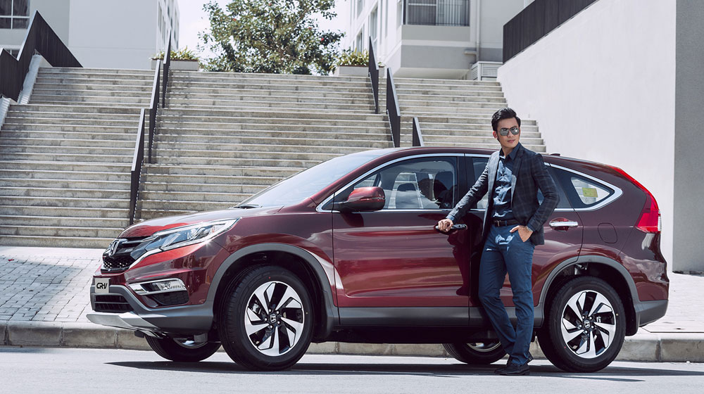 Ảnh cặp đôi người mẫu khoe dáng bên Honda CR-V honda-crv-2015-(9).jpg