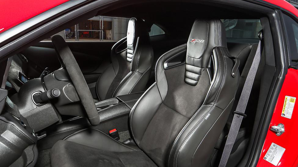 Mustang Shelby GT350R và Camaro Z/28 - kẻ tám lạng người nửa cân Camaro Z28 (10).JPG