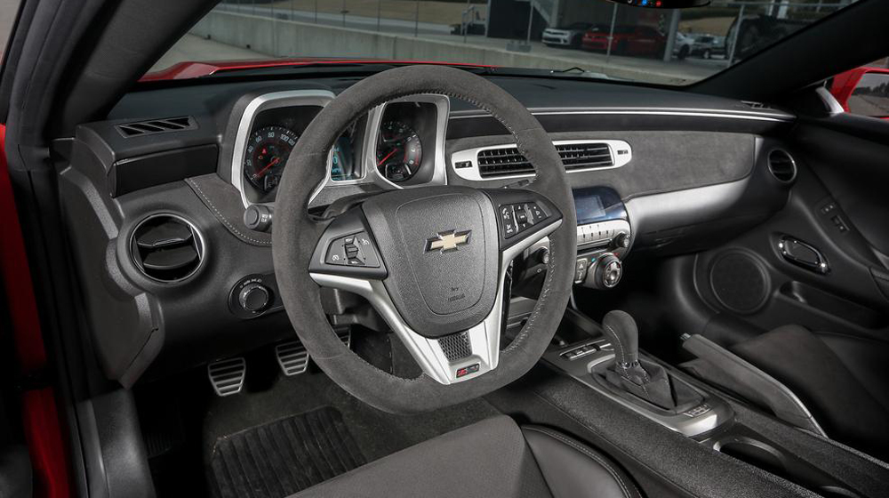 Mustang Shelby GT350R và Camaro Z/28 - kẻ tám lạng người nửa cân Camaro Z28 (11).jpg