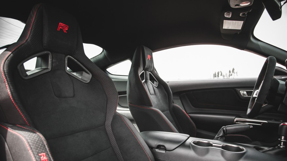 Mustang Shelby GT350R và Camaro Z/28 - kẻ tám lạng người nửa cân FOrd Mustang Shelby GT350R (14).JPG