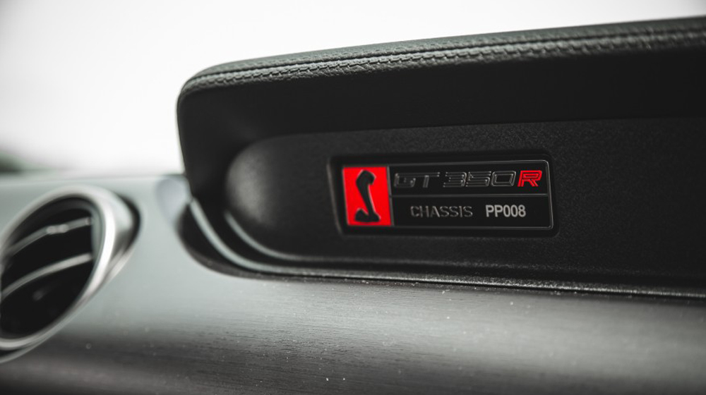 Mustang Shelby GT350R và Camaro Z/28 - kẻ tám lạng người nửa cân FOrd Mustang Shelby GT350R (18).JPG