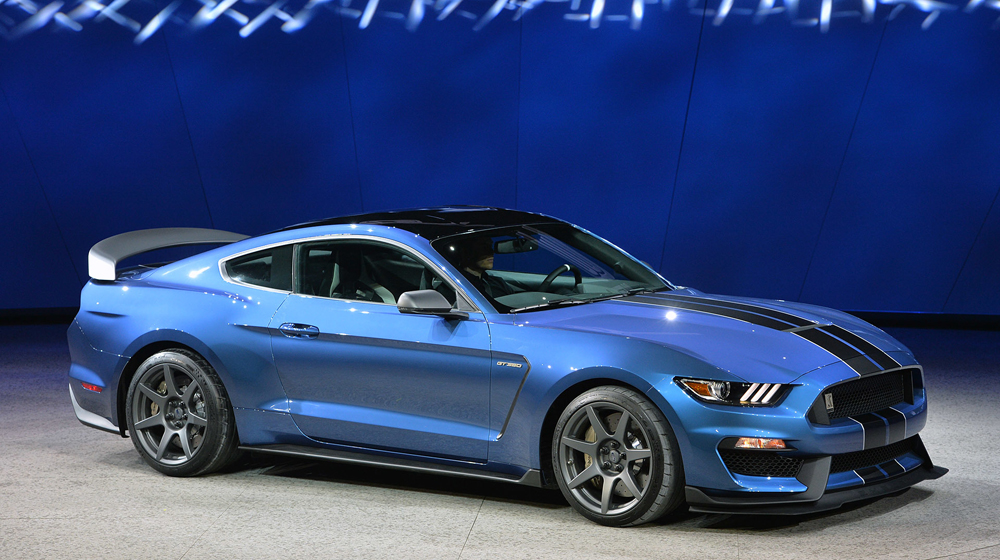 Mustang Shelby GT350R và Camaro Z/28 - kẻ tám lạng người nửa cân FOrd Mustang Shelby GT350R (4).JPG
