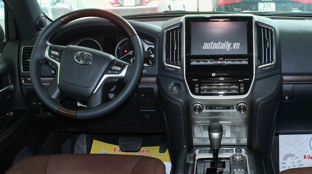 Chi tiết nội thất Toyota Land Cruiser 2016 tại Việt Nam toyota land cruiser (13).JPG