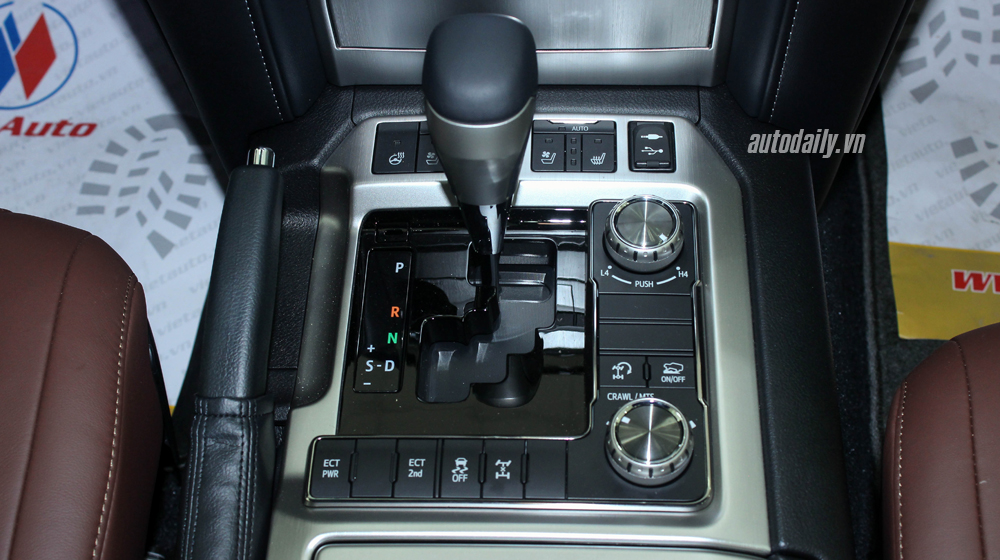 Chi tiết nội thất Toyota Land Cruiser 2016 tại Việt Nam toyota land cruiser (15).JPG