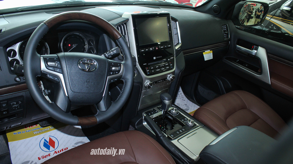 Chi tiết nội thất Toyota Land Cruiser 2016 tại Việt Nam toyota land cruiser (16).jpg