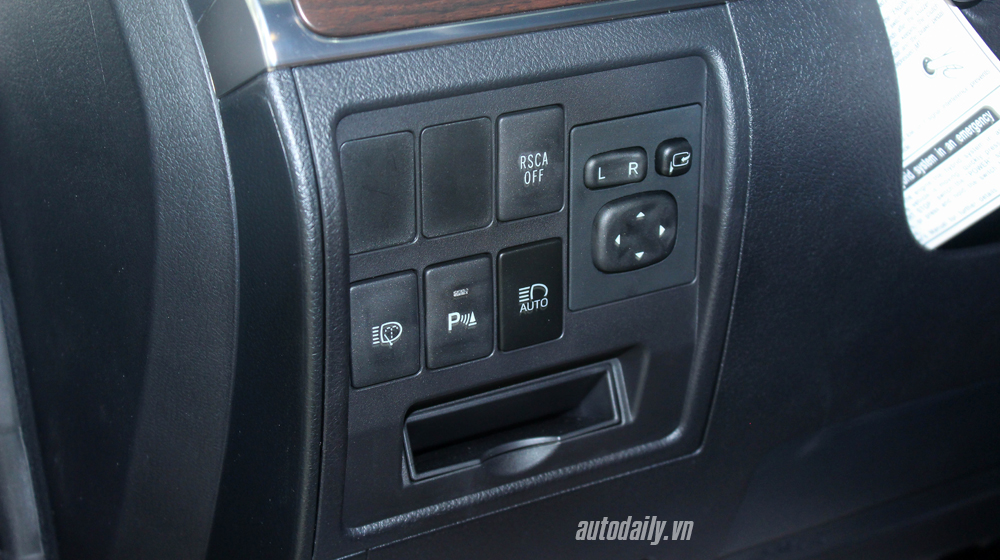 Chi tiết nội thất Toyota Land Cruiser 2016 tại Việt Nam toyota land cruiser (18).JPG