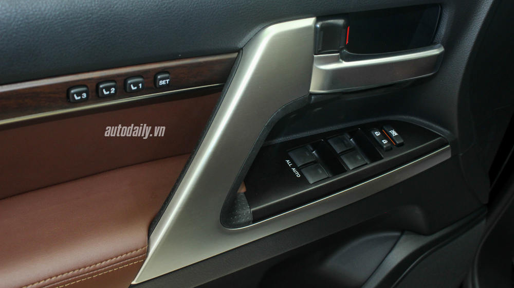 Chi tiết nội thất Toyota Land Cruiser 2016 tại Việt Nam toyota land cruiser (19).JPG