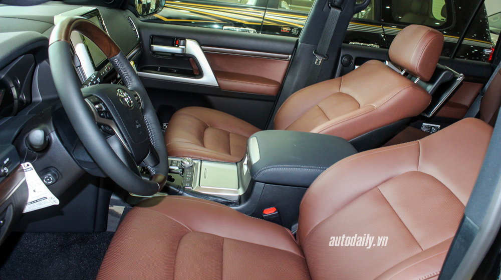 Chi tiết nội thất Toyota Land Cruiser 2016 tại Việt Nam toyota land cruiser (20).JPG