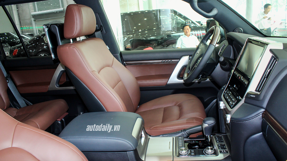 Chi tiết nội thất Toyota Land Cruiser 2016 tại Việt Nam toyota land cruiser (21).jpg
