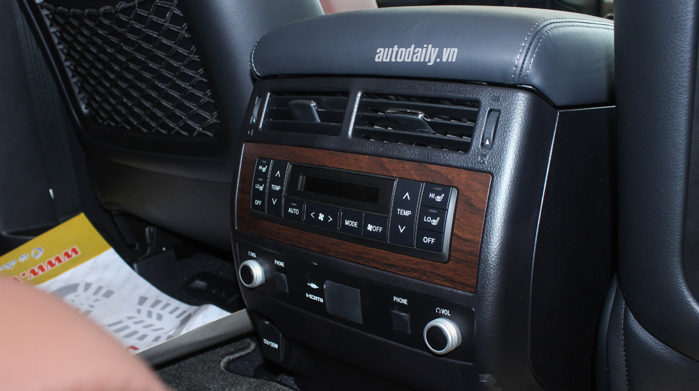 Chi tiết nội thất Toyota Land Cruiser 2016 tại Việt Nam toyota land cruiser (25).jpg