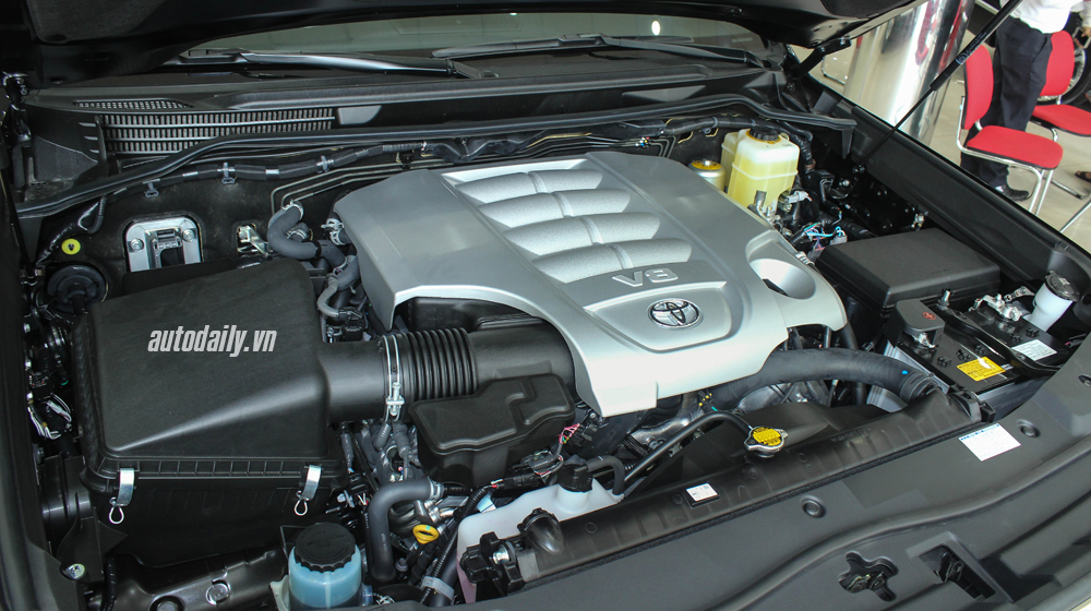 Chi tiết nội thất Toyota Land Cruiser 2016 tại Việt Nam toyota land cruiser (30).JPG