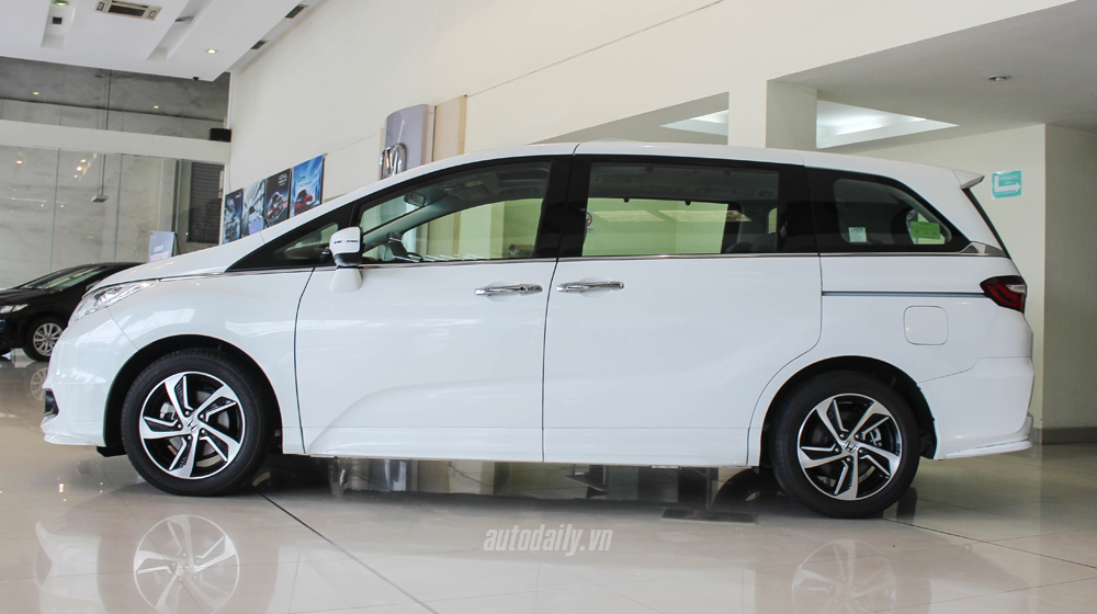Cận cảnh xe đa dụng 7 chỗ Honda Odyssey tại đại lý Honda Odyssey (2).JPG
