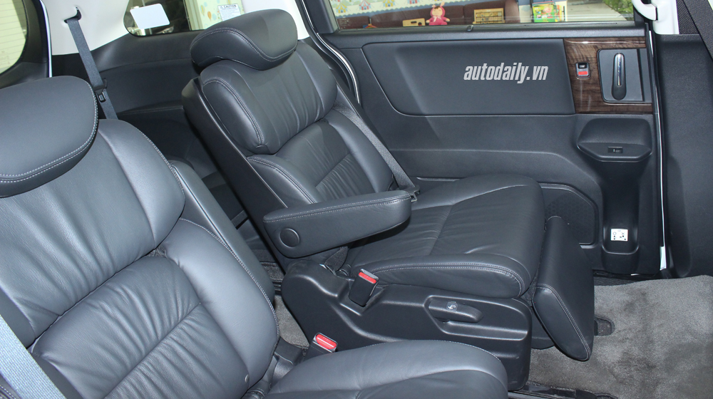 Cận cảnh xe đa dụng 7 chỗ Honda Odyssey tại đại lý Honda Odyssey (26).JPG