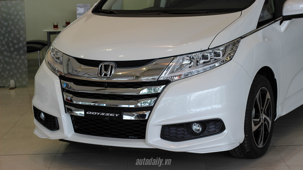 Cận cảnh xe đa dụng 7 chỗ Honda Odyssey tại đại lý Honda Odyssey (4).JPG
