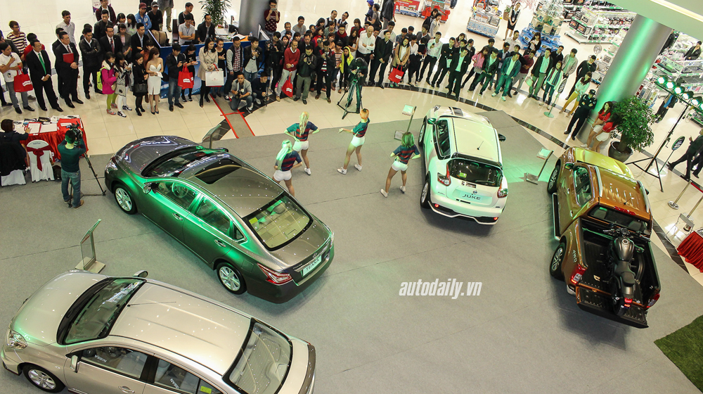 Ngắm xe hơi, chơi trò chơi bóng đá cùng Nissan Việt Nam Nissan  UEFA (6).jpg